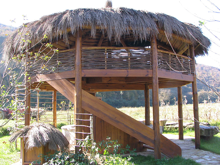 Treehouse, дървен материал, сламени покриви, Турция
