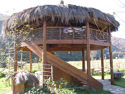 Treehouse, lemn, acoperişuri de stuf, Turcia