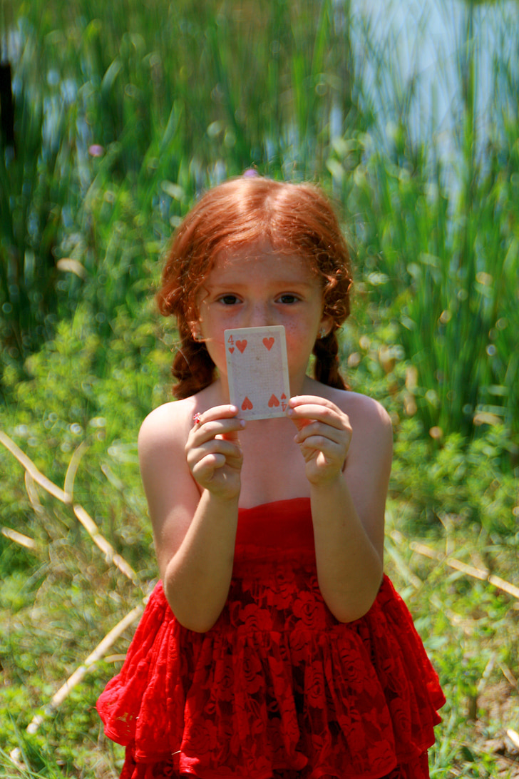 Момиче, червен, игра на карти, езеро