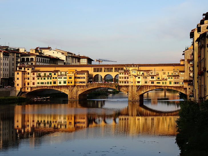 Florens, Ponte vecchio, Arno, Italien, Toscana