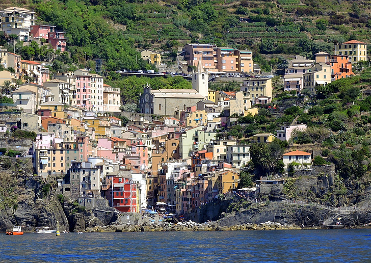 Cinque terre, tenger, Családi házak, színek, Riomaggiore, Liguria, Olaszország