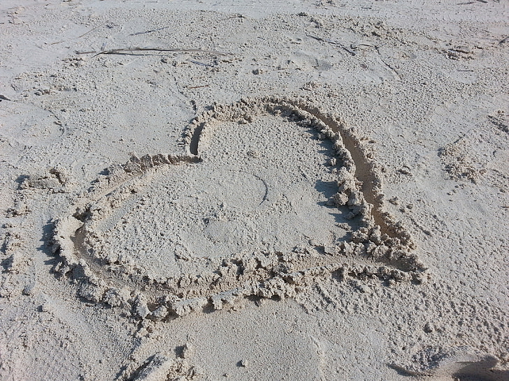 сърце, Любов, пясък