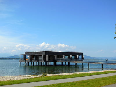 Lago di Costanza, sole, nuvole, cielo blu, palafitte, forma di foglia, piattaforma dell'ospite