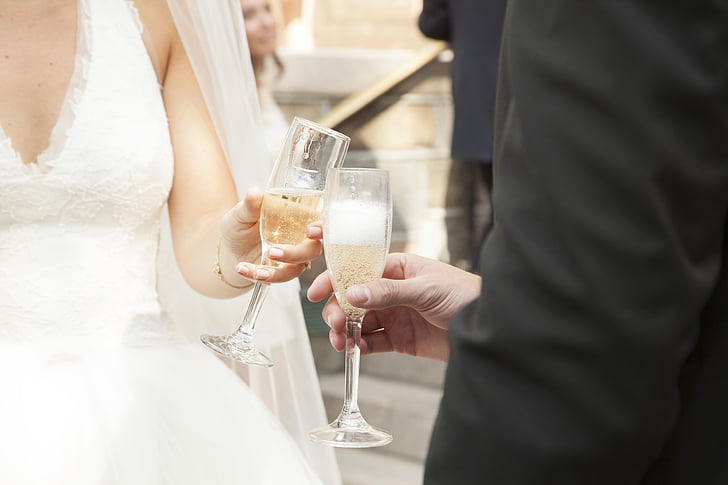 champagne kaste, champagne, bruden, brudgommen, midsection, menneskelige hånden, bryllup