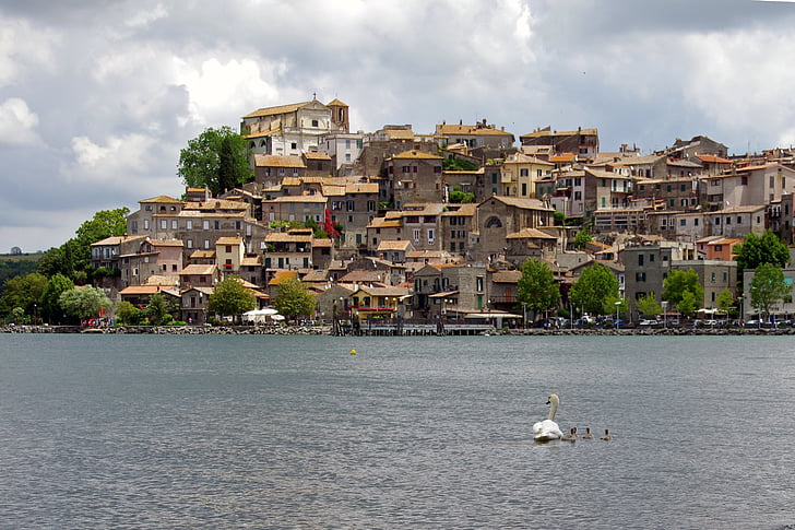 Anguillara, Jezioro bracciano, Rzym, Lazio Rzym, Włochy, krajobraz, zabytkowa miejscowość