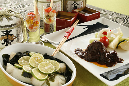 πιάτα με ψάρι, βρασμένο κρασί, σάκε και το μαγείρεμα, άνοδος κρασί, συμβιβασμό μεταξύ Ανατολής και Δύσης