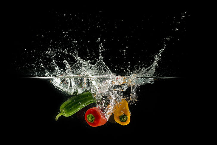 paprika, alimentaire, eau, projections d’eau, vert, jaune, rouge