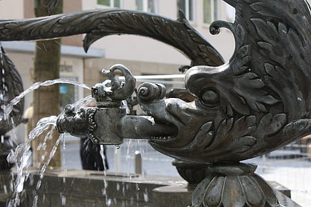Brunnen, Fisch, Wasser, Brunnen-Schmuck, Skulptur, Ulm, Architektur