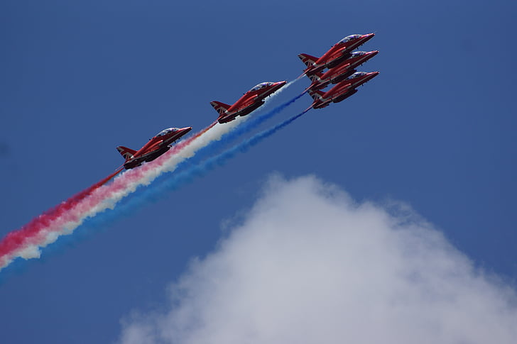Flugzeuge, rote Pfeile, rot, weiß und blau, Düsen, Stunt-Flugzeug, Akrobatik, Luftbild