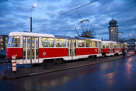 Praga, Dawn, staţia de tramvai