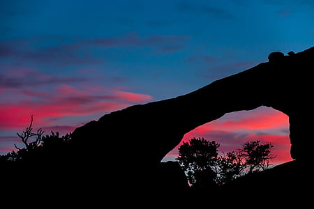arco de piedra arenisca, roca, Crepúsculo, puesta de sol, paisaje, silueta, cielo