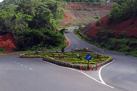 silniční křižovatka, ostrovní provoz, Hill road, Goa, Indie
