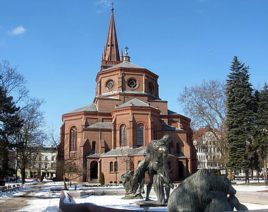 Fontanna ptop, Iglesia de los Santos Pedro y Pablo, Bydgoszcz, fuente, escultura, estatua de, agua