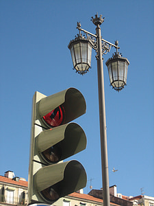 Lizbona, antyczne lampy, semafor