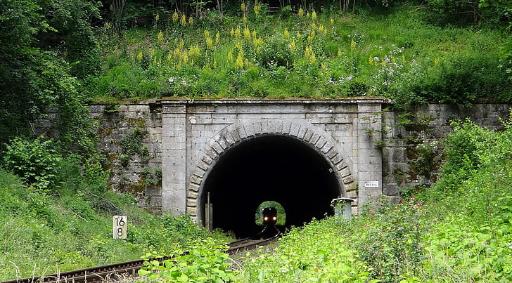 spoorwegtunnel, Brenz railway, KBS 757, spoorwegen, VT 650