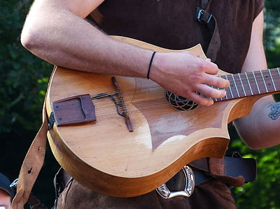 instrument de corda pinçada, guitarrista, guitarra, festival de cavaller, edat mitjana, música, músic