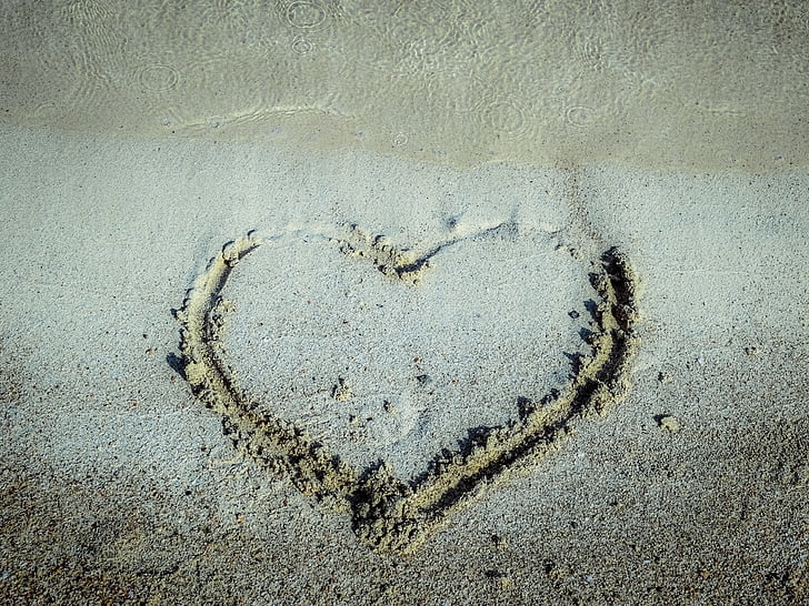 pleekinud armastus, Armastus, südame, romantiline, Sulata, kuju, liiv