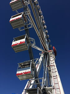 panoramsko kolo Wiener Riesenrad, Travemünde, poletje, Baltskega morja, Lübeck bay, Žerjav - gradbenih strojev, modra
