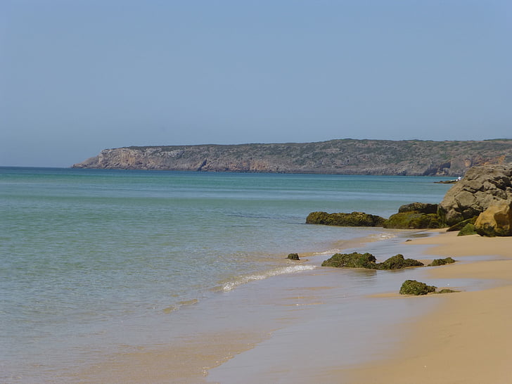 Portugalija, krištolo skaidrumo vandenyse, paplūdimys