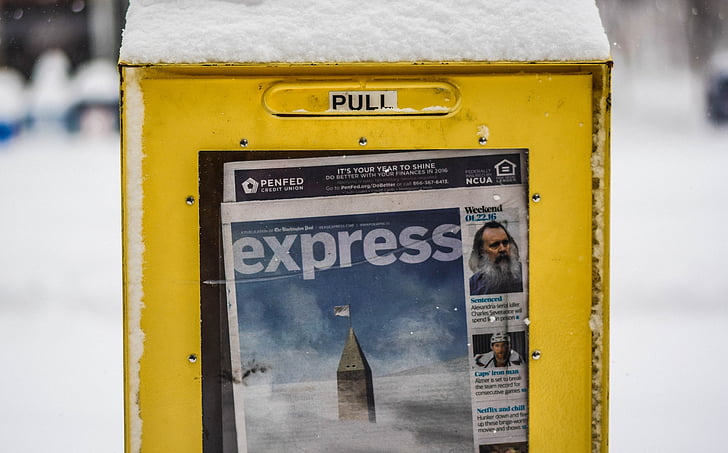 snowzilla, tammikuuta 2016, lumimyrsky, kioski, Sanomalehtiä, viesti, lehdessä