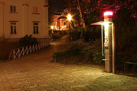 phone booth, night, long exposure, lichtspiel, warm light, illuminated, evening