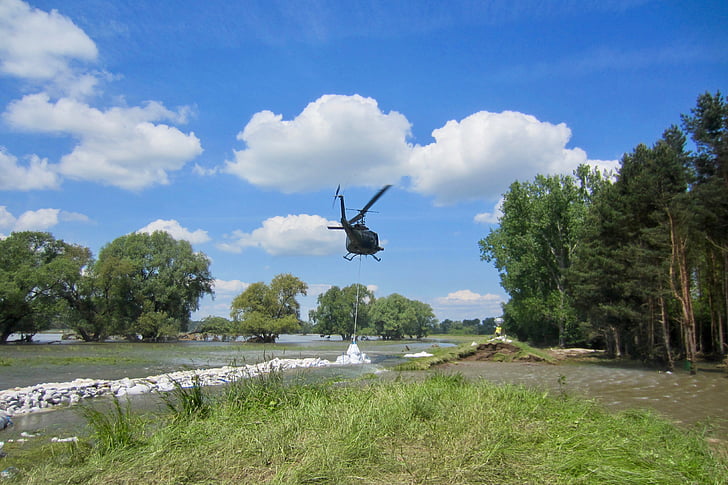 helicopter, ehrenamt, thw, bbk, technical aid organization, sand bag, dam