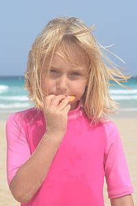 Κορίτσι, τροφίμων, το παιδί, άτομα, στη θάλασσα
