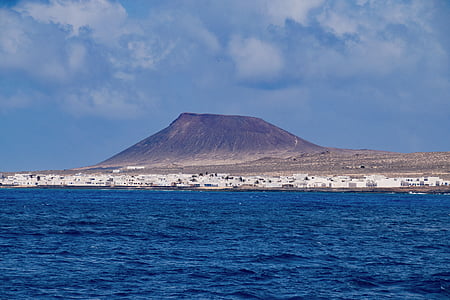 Caleta del sebo, La graciosa, Κανάριοι Νήσοι, ηφαίστειο, Ισπανία, Αφρική, στη θάλασσα