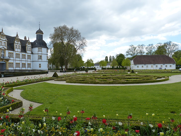 Падерборна, Замок, Нойхаус, Schloß neuhaus, Визначні пам'ятки, парк, Архітектура