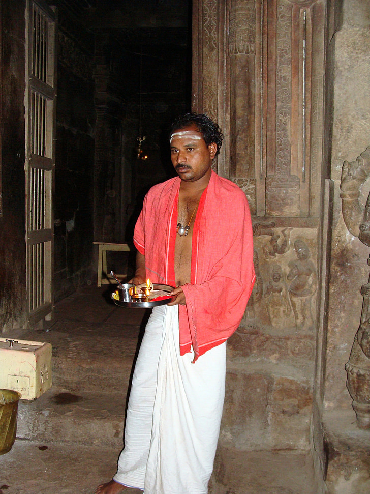 Pattadakal, UNESCO, sacerdote, monumenti di Pattadakal, patrimonio dell'UNESCO, patrimonio dell'umanità, patrimonio mondiale dell'UNESCO