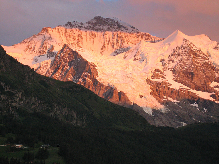 Bergen alpengluehn, opnemen van virgin Alpen, Zwitserland