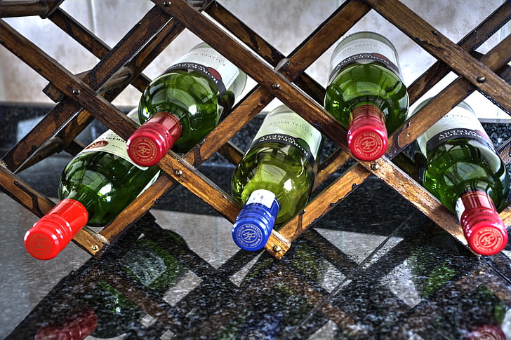 vyno butelių stovas, vyno buteliai, gyvenimo būdas, kultūra