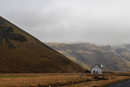 hvid, stald, hus, i nærheden af, Mountain, Cloud, Hill