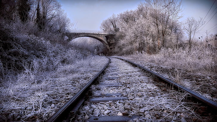 railroad tracks, wintry, arch bridge