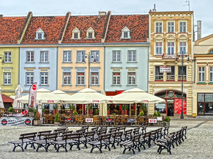 tirgus laukums, Bydgoszcz, Polija, saulessargi, kafejnīcas, restorāni, ēkas
