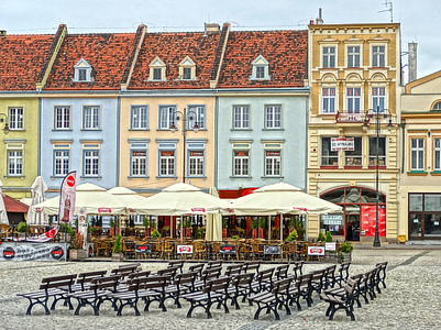 piac tér, Bydgoszcz, Lengyelország, napernyők, kávézó, éttermek, épületek