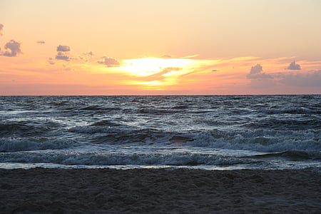 στη θάλασσα, ηλιοβασίλεμα, νερό, το βράδυ, Βαλτική θάλασσα, η ακτή, παραλία