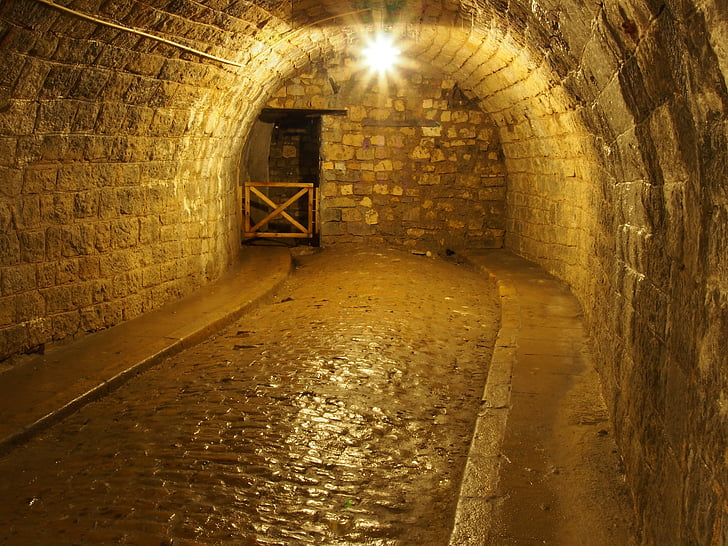 fort de douamont, Verdun, Frankrike, tunnel, sten, ljus, reflektioner
