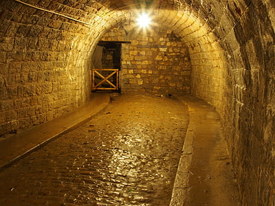 Fort de douamont, Verdun, Prancis, terowongan, batu, cahaya, refleksi