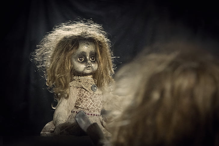 lėlės, lėlės, žvelgiant į veidrodį, šliaužiantis, baisu, siaubo, atspindys, žaislas