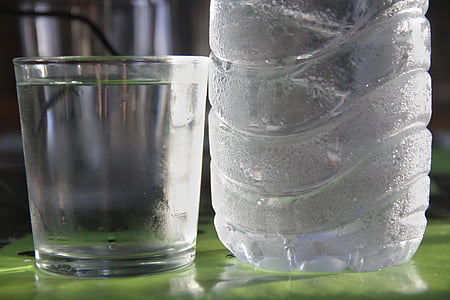 agua fría, botella, vidrio