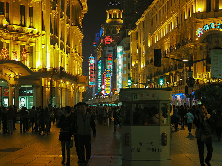 República Popular da China, Xangai, Xintiandi, visão noturna, cidade, um sinal de néon