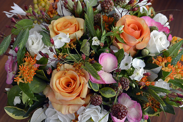 arrangement floral, fleurs, roses, mûres, pastel, pastellfarben, appel d’offres
