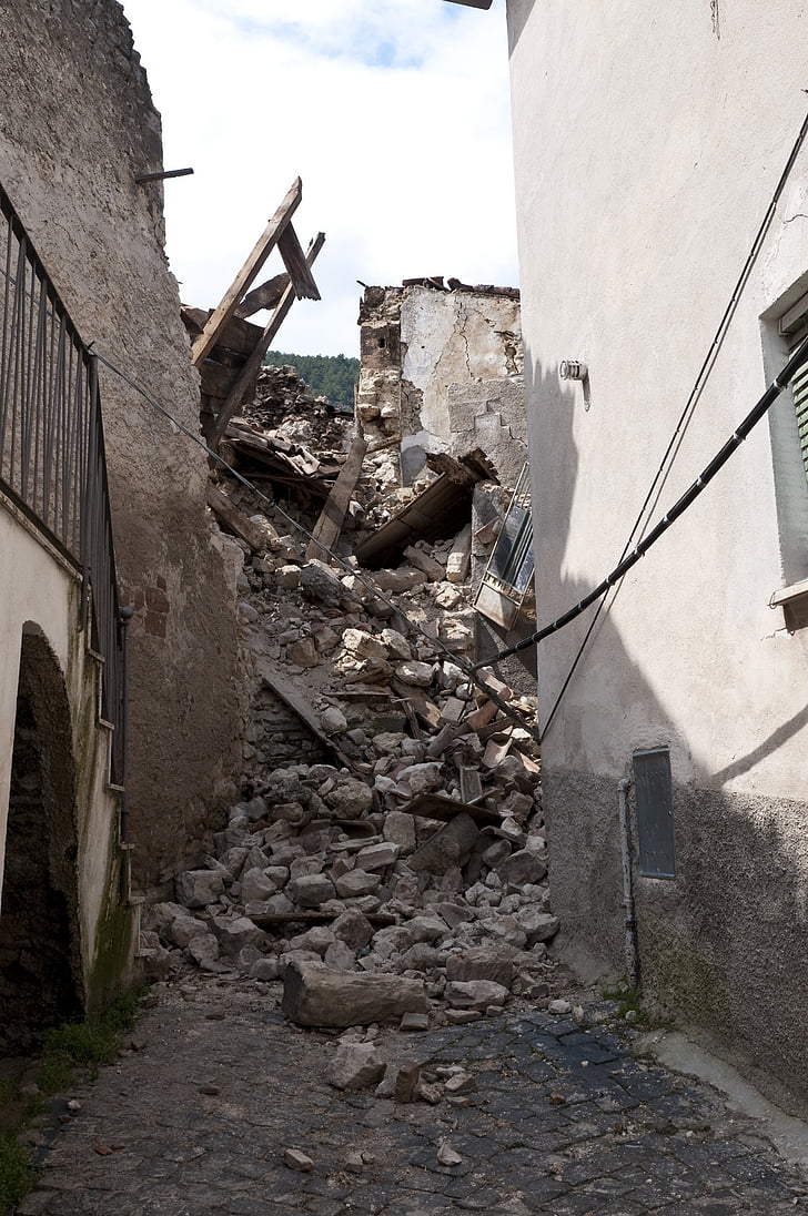 aardbeving, puin, L'Aquila, samenvouwen, ramp, huis, wegen