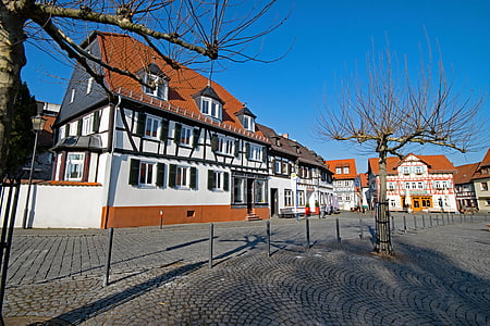 Oberursel, Hesse, Nemecko, staré mesto, krovu, fachwerkhaus, kostol