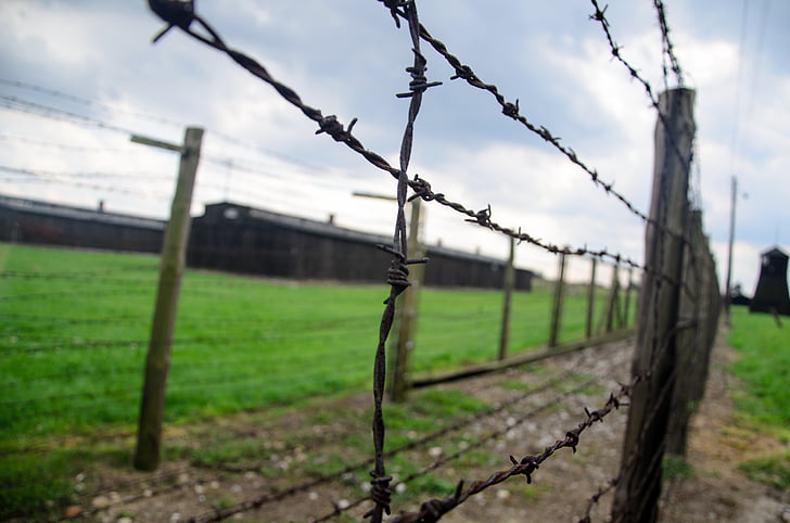 recinzione, Olocausto, filo spinato, forno crematorio, Majdanek, canna fumaria, campo di concentramento