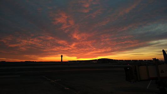 Dawn, flygplats, konstnärlig befruktning