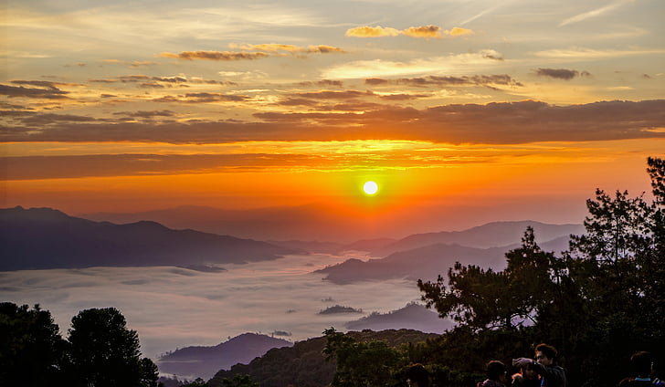 Huai nam dang, Chiang mai, Thajsko, východ slunce