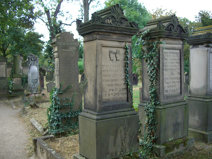 墓の石, ユダヤ人墓地, ワーム