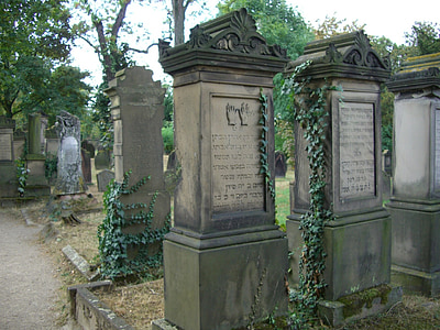 pierres tombales, cimetière juif, vers